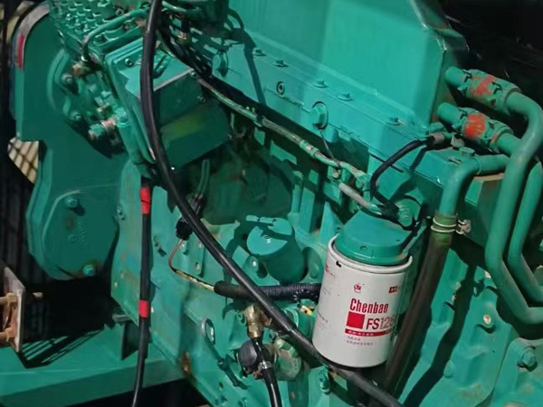 江都如何确定新的发电机组控制系统是否与原系统兼容？